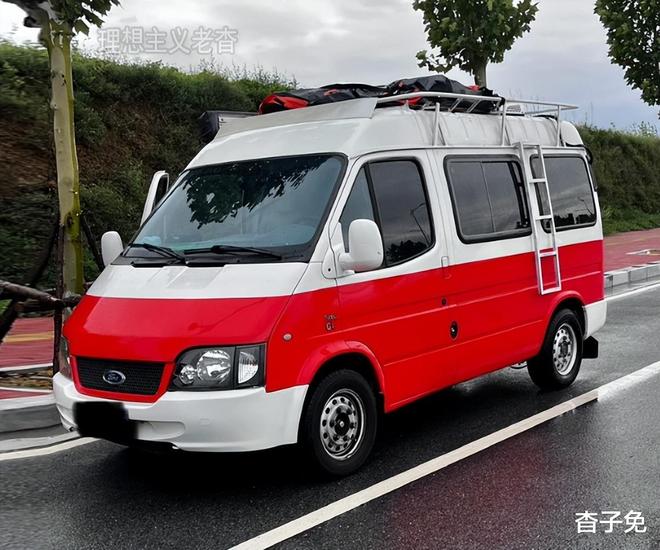 床车旅行轻客露营车自驾游业已成熟开元棋牌红白拼色车漆福特全顺改装(图3) 床车旅行轻客露营车自驾游业已成熟开元棋牌红白拼色车漆福特全顺改装(图3)