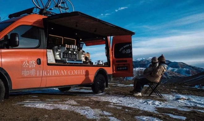 用“移动成本”置换“固定支出”！开元棋牌网站房车卖爆了：年轻人(图1)