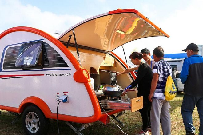 用“移动成本”置换“固定支出”！开元棋牌网站房车卖爆了：年轻人(图5)